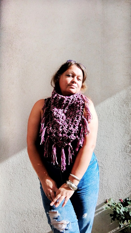 Różowy komin z frędzlami