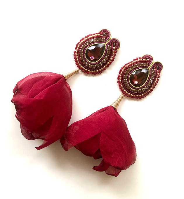 Sutaszowe kolczyki EVORA z kwiatami