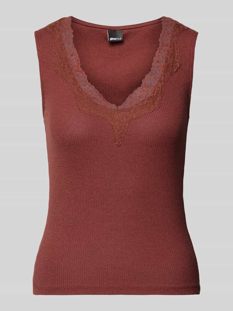 Top na ramiączkach z dekoltem w serek i koronką