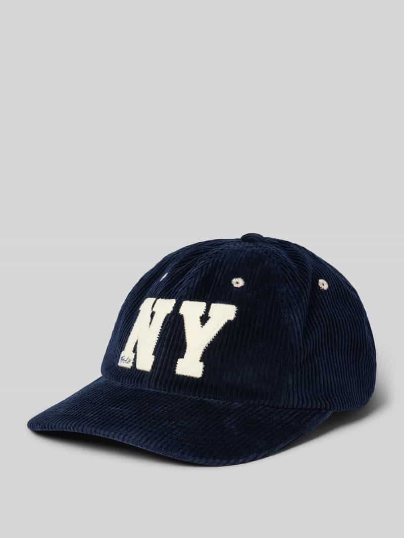 Czapka z daszkiem i detalem z logo