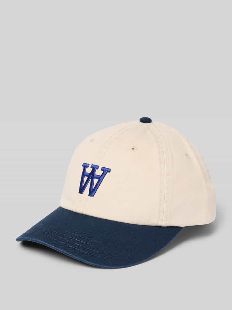 Czapka z daszkiem z wyhaftowanym logo