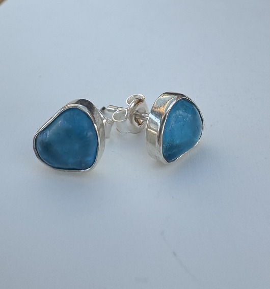 Kolczyki sztyfty srebrne ze szkłem morskim