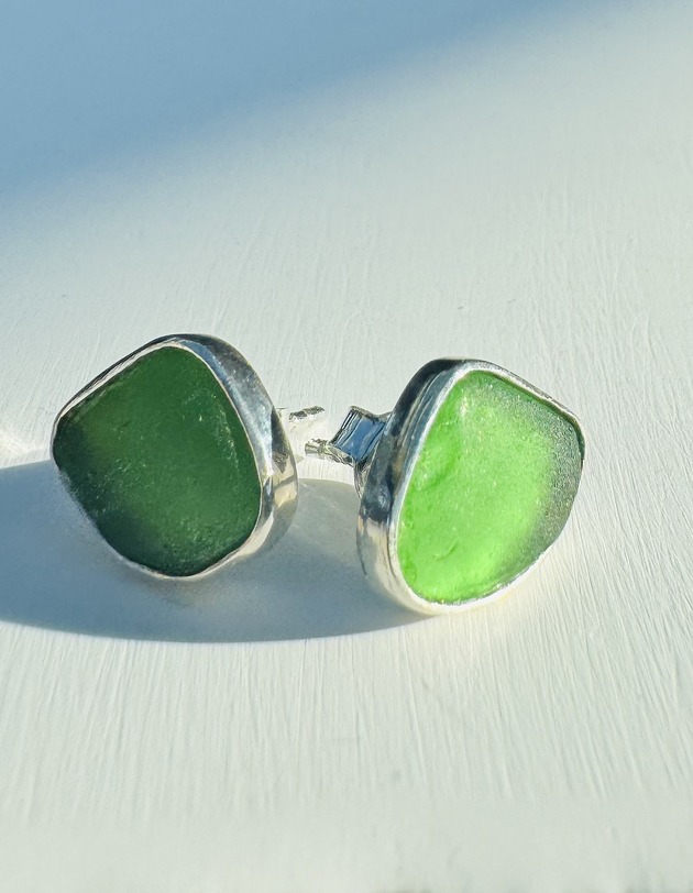 Kolczyki sztyfty srebrne ze szkłem morskim