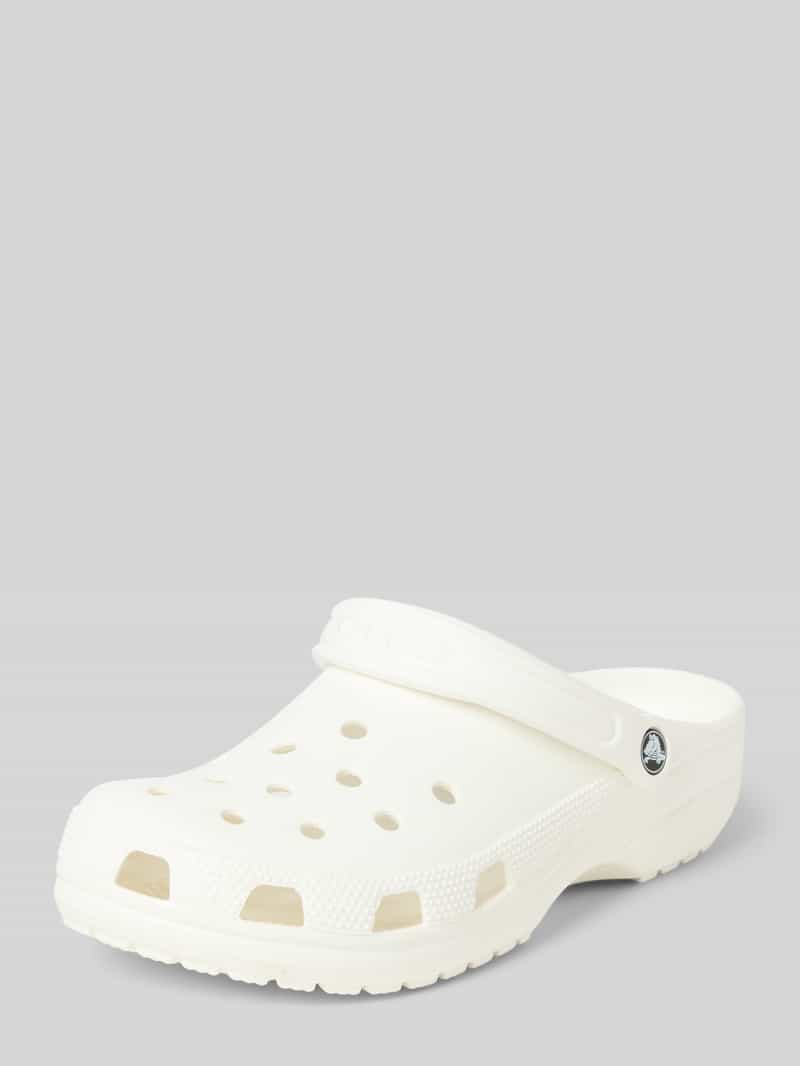 Kapcie z detalem z logo