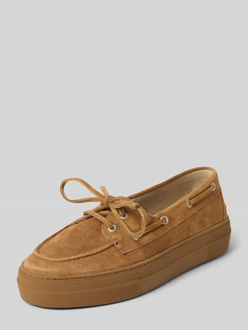 Buty ze sznurowaniem