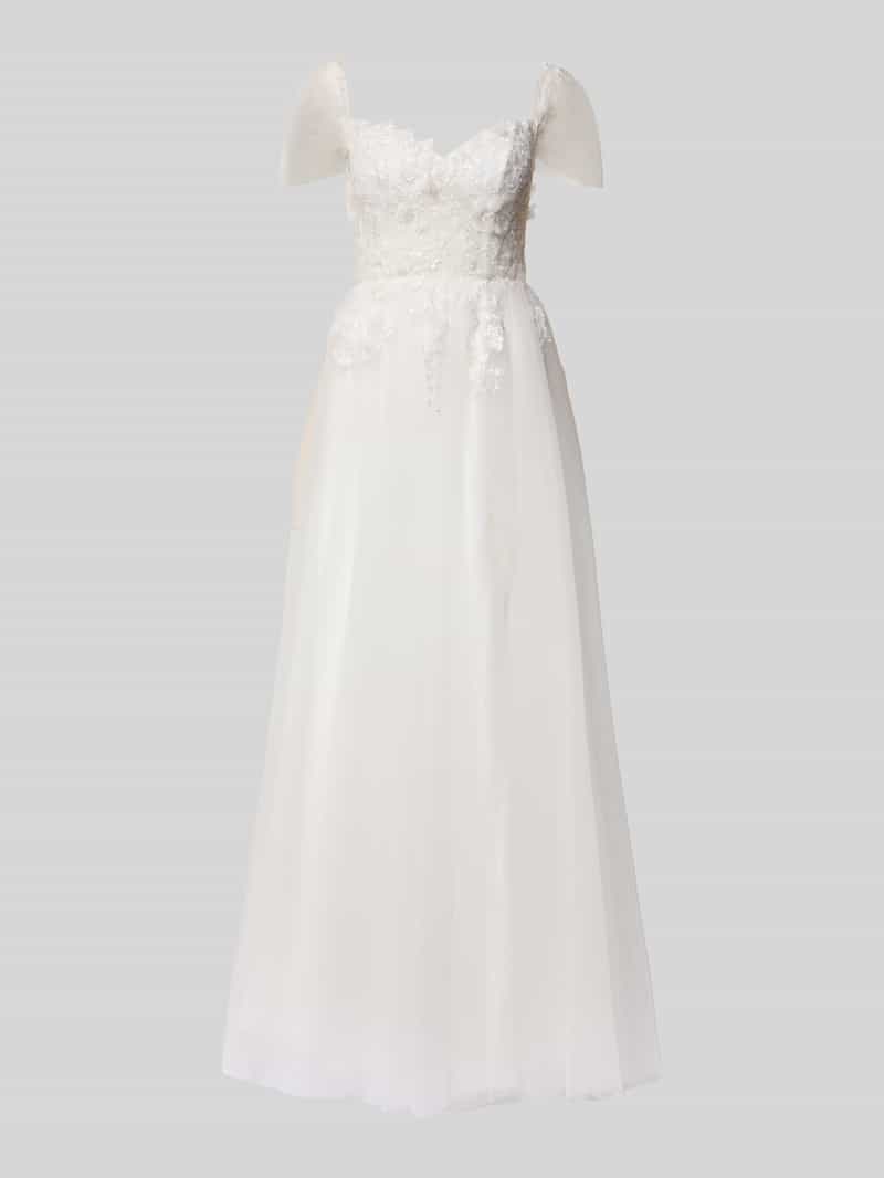 Suknia ślubna z dekoltem w kształcie serca