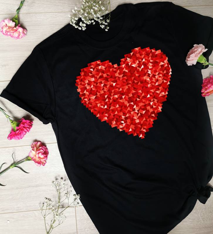 koszulka czarna z sercem czerwonym