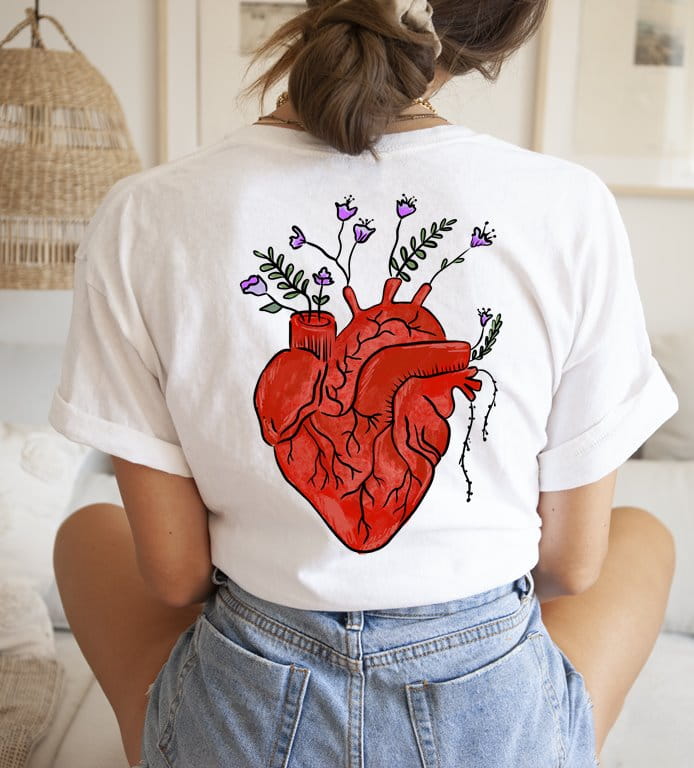 Biały T-shirt damski s sercem na plecach