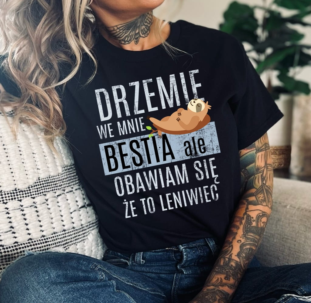 Koszulka czarna drzemie we mnie bestia