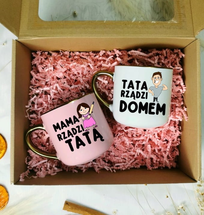 Zestaw prezentowy dla Mamy i Taty na dzień Mamy i Taty - MAMA RZĄDZI TATĄ , TATA RZĄDZI DOMEM