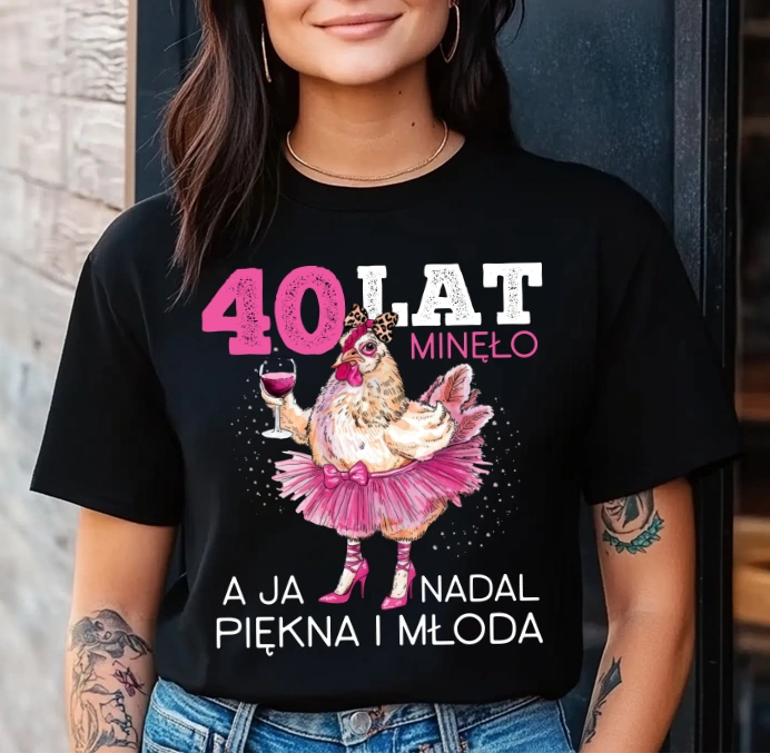 DAMSKA koszulka na 40 urodziny - 40 LAT MINĘŁO A JA NADAL PIĘKNA I MŁODA