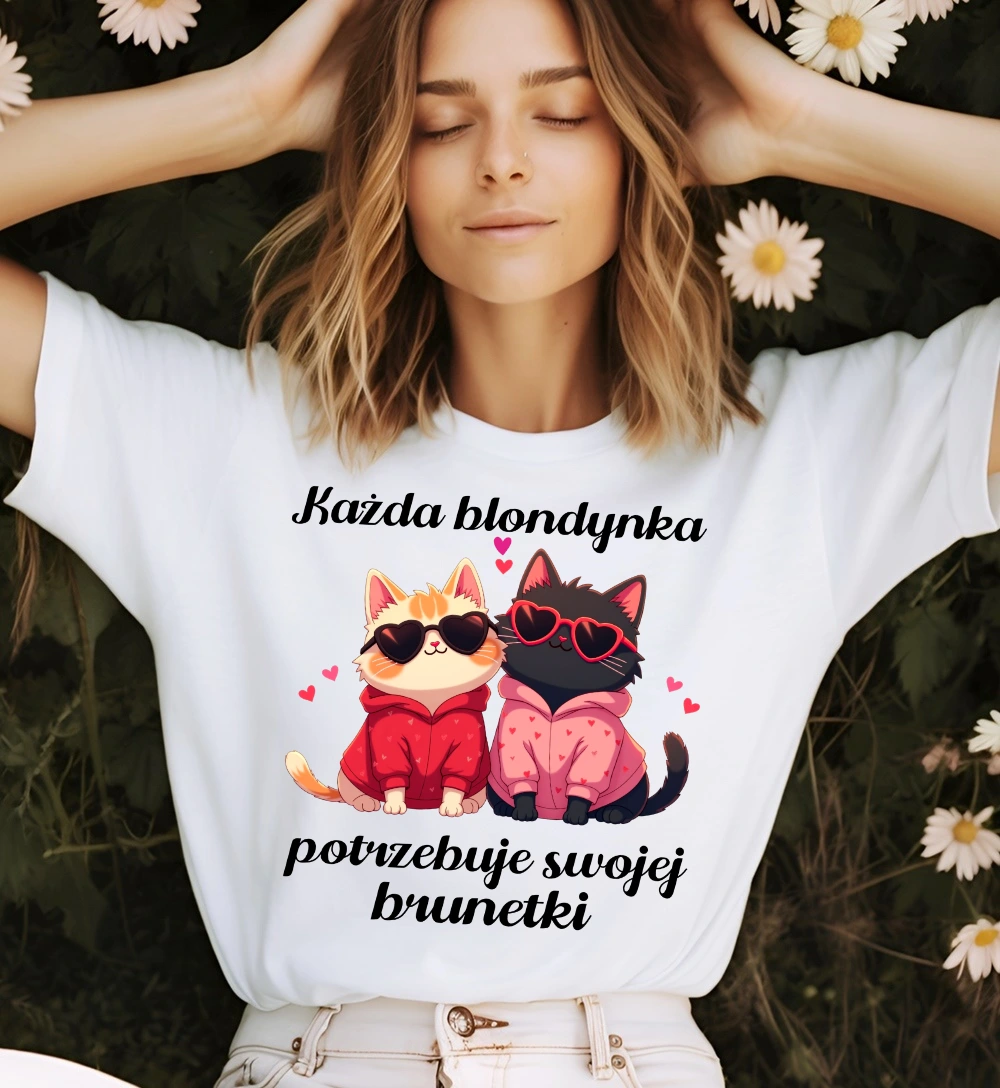 Damska biała koszulka dla przyjaciółki - Każda blondynka potrzebuje swojej brunetki