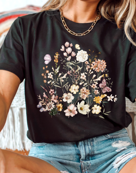 Czarna damska koszulka w polne kwiaty - wzór kwiaty102
