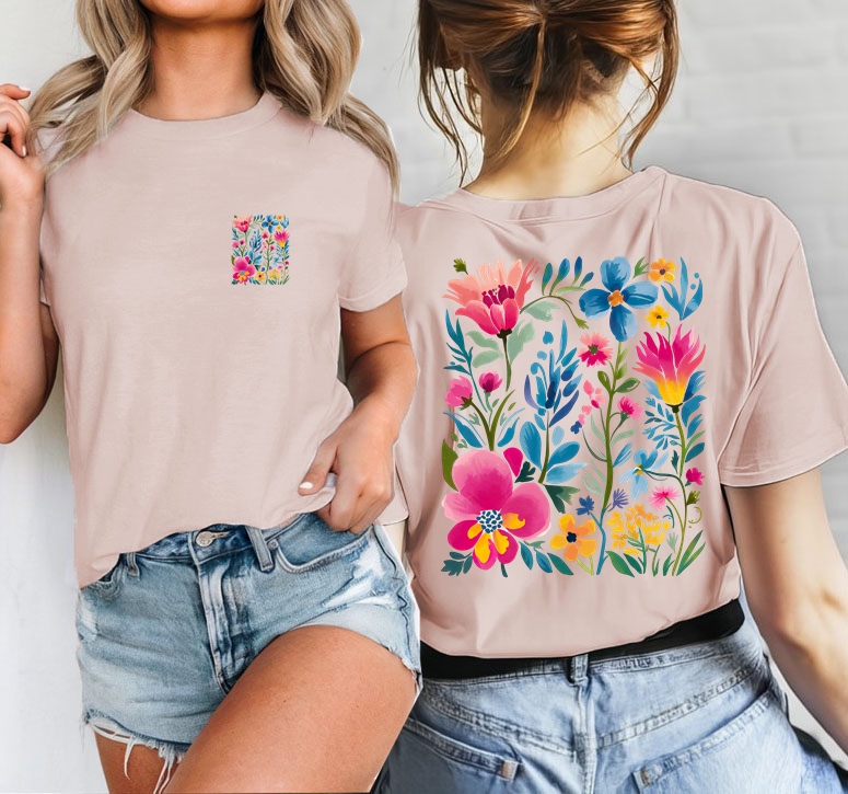 Koszulka damska z motylem - kolor koszulki pudrowy róż - wzór kolorowe kwiaty