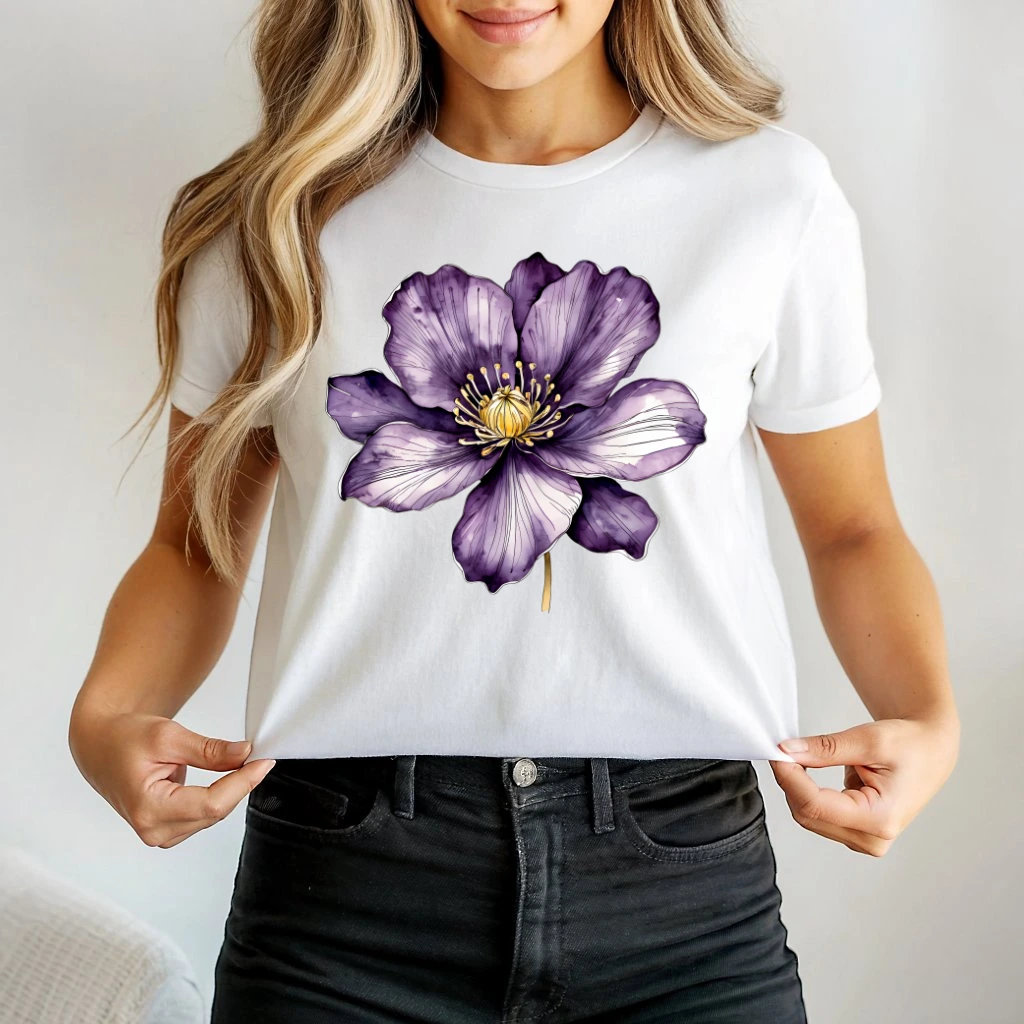 Koszulka biała z nadrukiem z fioletowym kwiatem c165