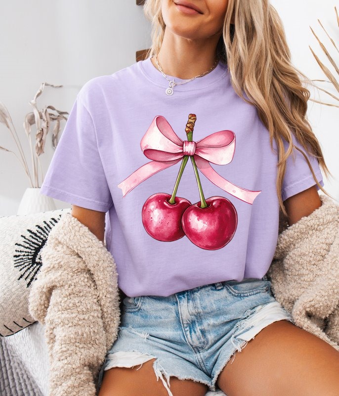 Fiołkowa koszulka wiśnie