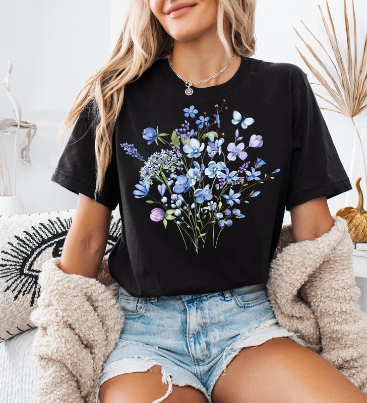Czarna koszulka damska z nadrukiem niebieskich kwiatów - wzór kwiat6