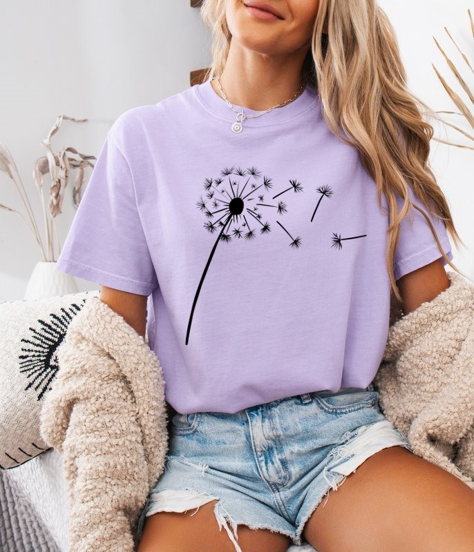 Fiołkowa koszulka z nadrukiem dmuchawca