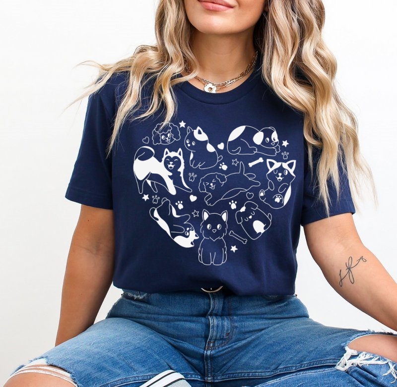 Granatowa koszulka dla psiary z nadrukiem serce w kształcie psów - sercezpsami4