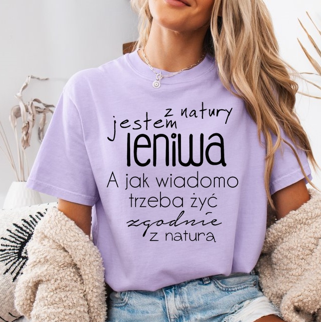 Fiołkowa koszulka damska - Z NATURY JESTEM LENIWA