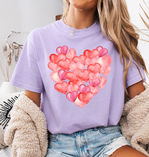Fiołkowa damska koszulka z sercem w kwiaty