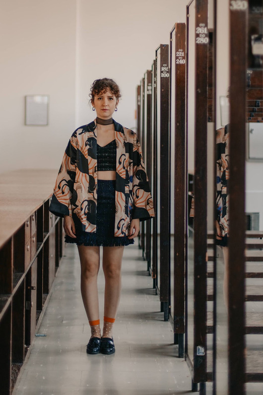 Dwustronne kimono z motywem galopujących koni