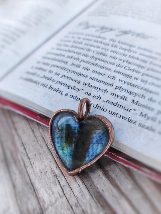 Wisior miedziany serduszko serce labradoryt III