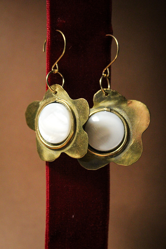 Kolczyki mosiężne Perłowe kwiaty
