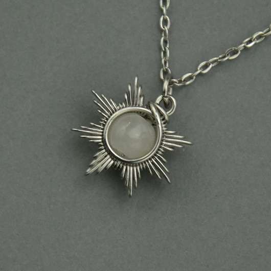 Mały wisiorek słoneczko kamień księżycowy wire wrapping słońce