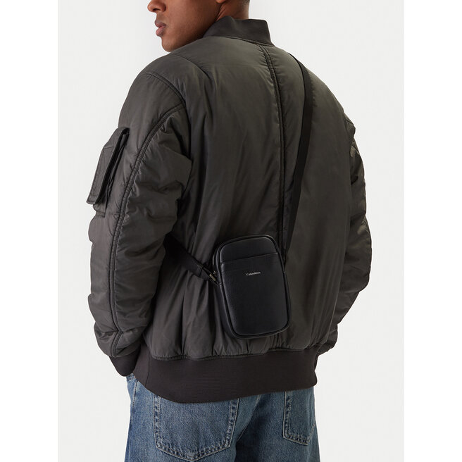 Saszetka Calvin Klein Raised Slim Reporter LV04D3278G Czarny