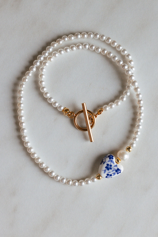 Naszyjnik z pereł z porcelanowym sercem
