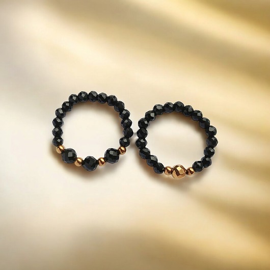 Zestaw pierścionków : onyks, złoty hematyt