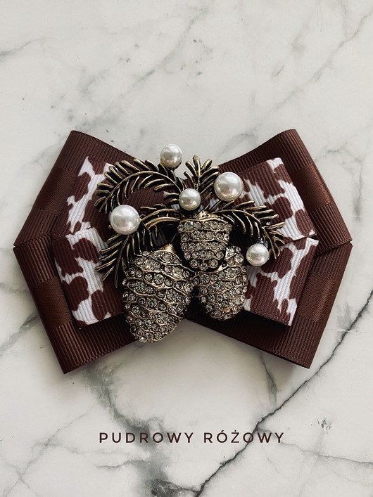 Brosza z okazałymi żołędziami z perłami New Jesień Żołądź