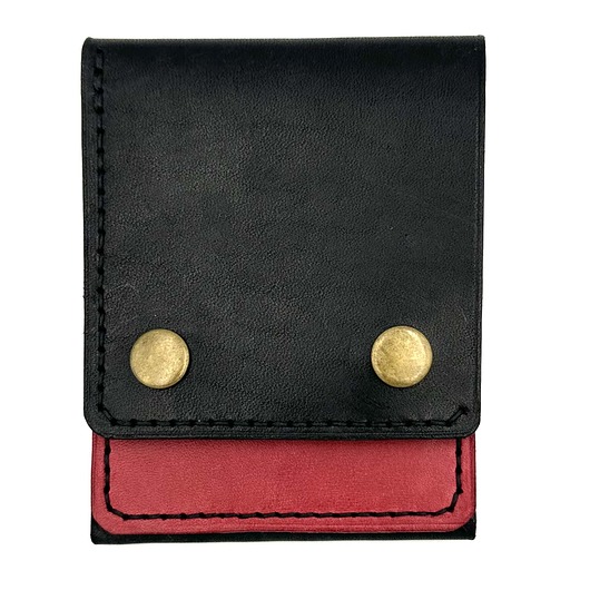 Czarno-czerwony portfel skórzany ręcznie uszyty na karty.