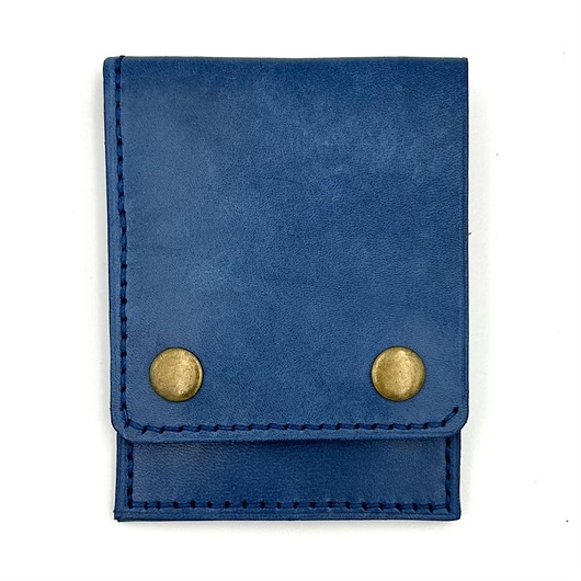 Niebieski portfel skórzany ręcznie uszyty na karty.