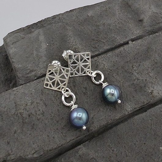 Perły na ażurowych sztyftach