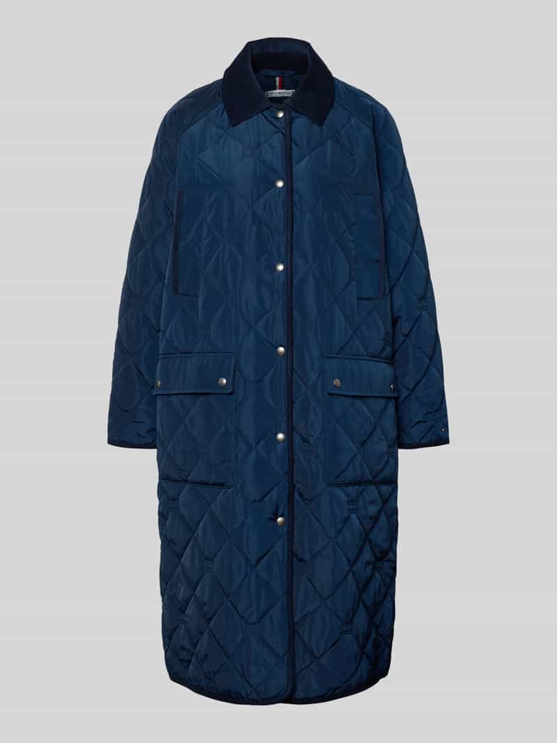 Płaszcz pikowany o kroju regular fit z detalami z logo