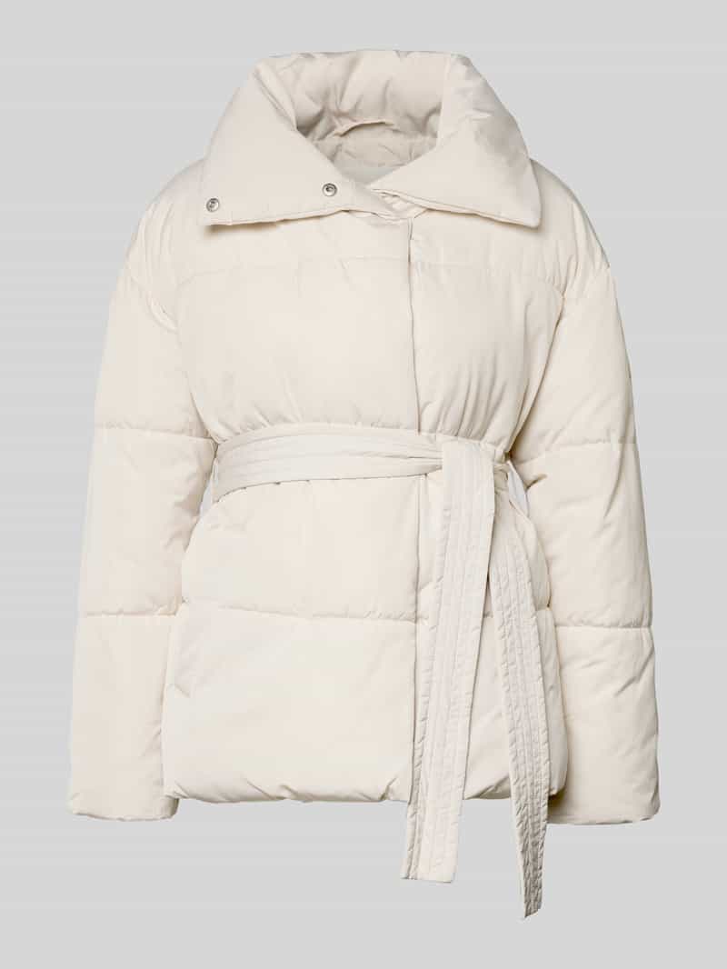 Kurtka pikowana z wiązanym paskiem model ‘Margitta’