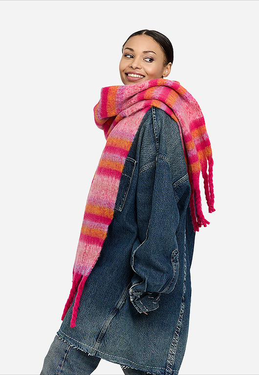 Szalik w pasy różowe z frędzlami 50x200 cm