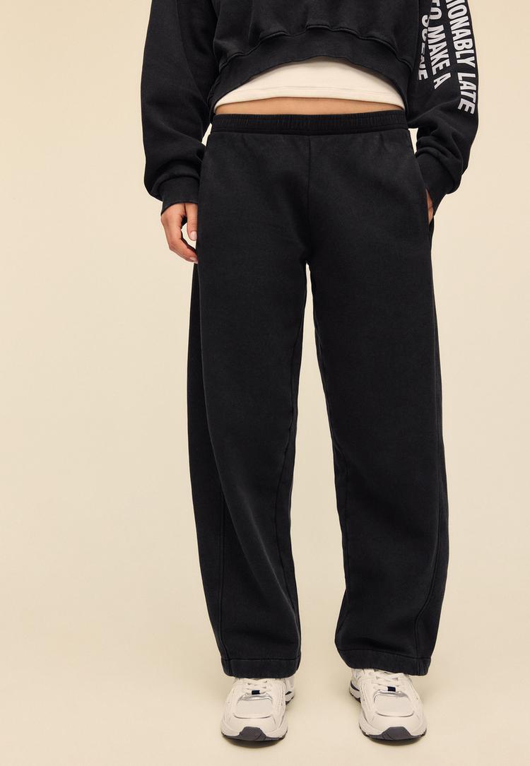 Stradivarius Spodnie jogger z miękkiej flauszowej tkaniny acid wash Ciemnoszary S