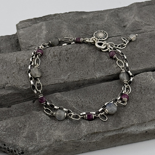 Szarości i róże - bransoletka