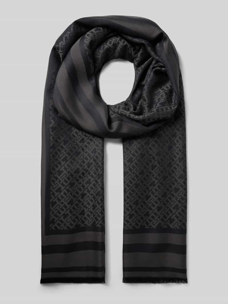 Szal ze wzorem z logo