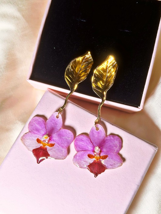 Piękne kolczyki ze stroczykiem - prawdziwa orchidea