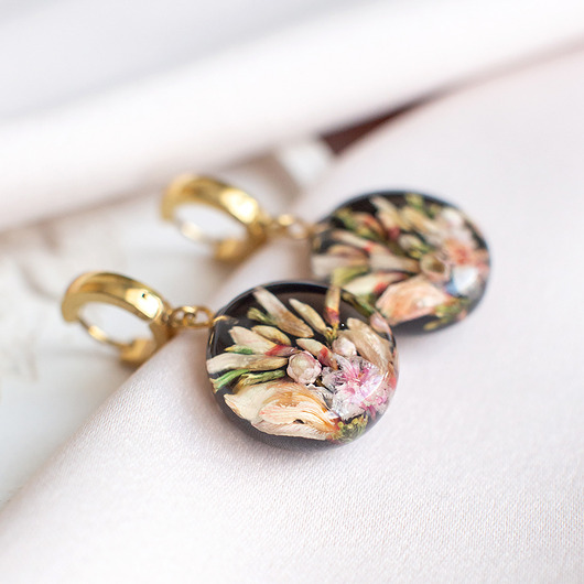 Kolczyki z kompozycją kwiatową