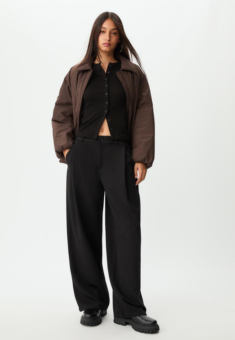 Stradivarius Eleganckie spodnie z zaszewkami Czarny 42