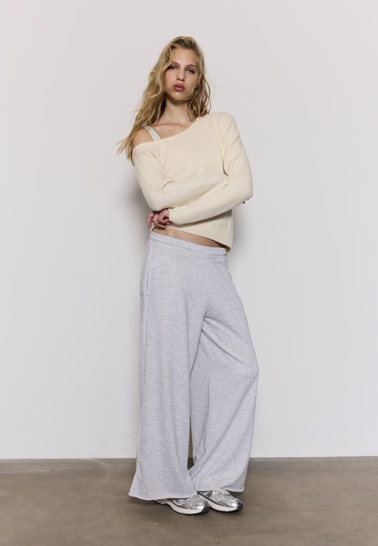 Stradivarius Sweter dzianinowy asymetryczny Ecru L