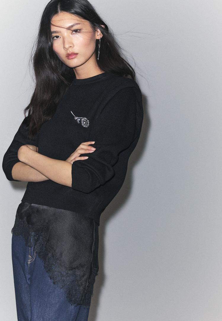 Stradivarius Dzianinowy sweter z poduszkami na ramionach Czarny XL