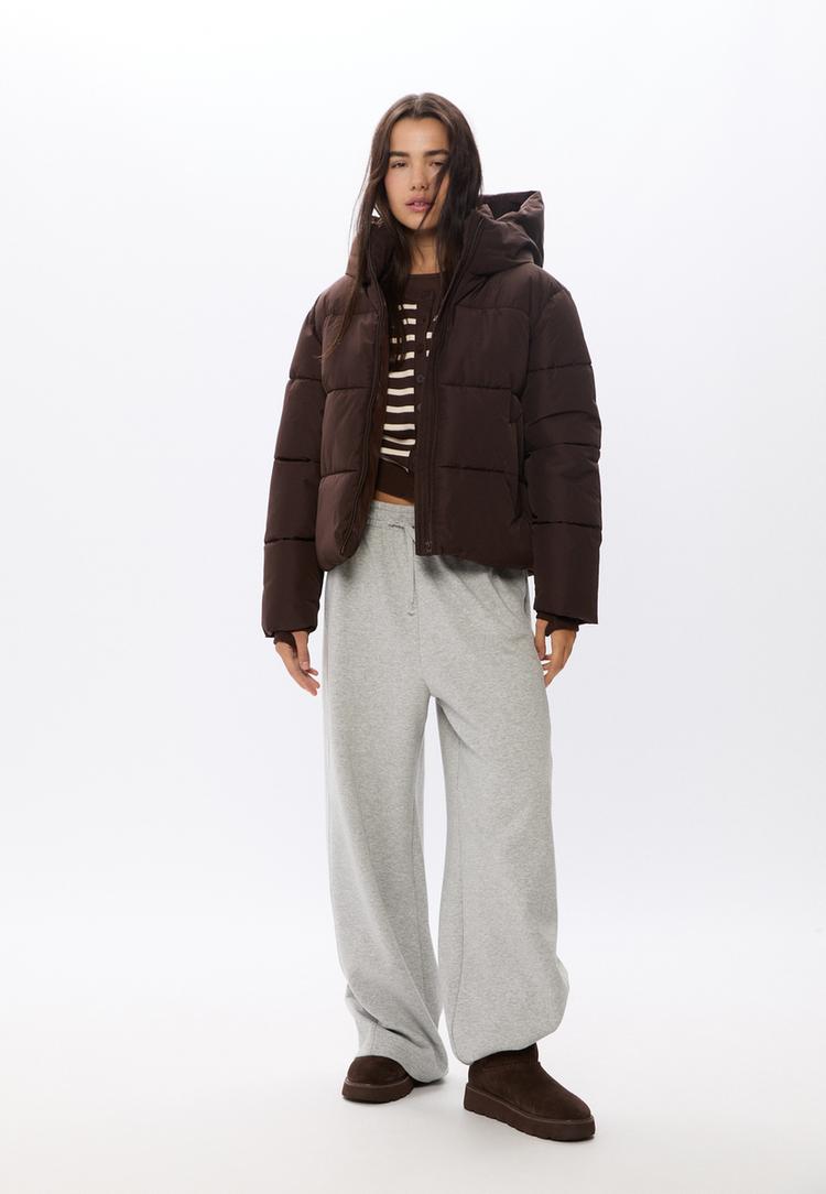 Stradivarius Podstawowa pikowana kurtka z kapturem Brązowy M