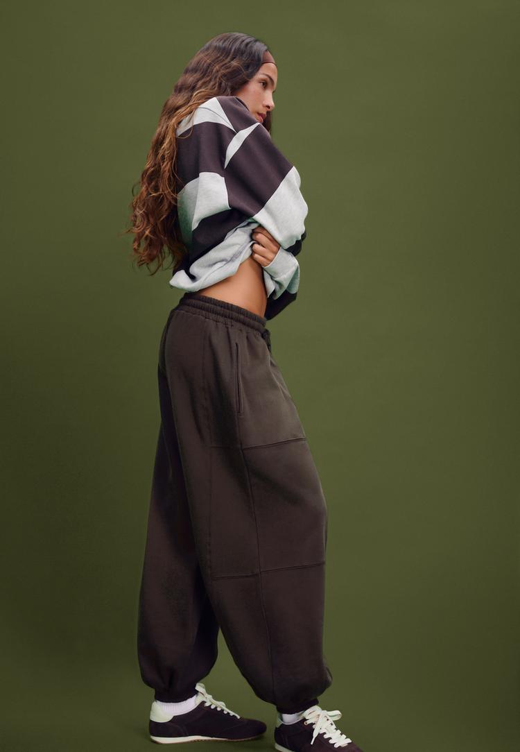 Stradivarius Spodnie jogger balloon z froty Brązowy S