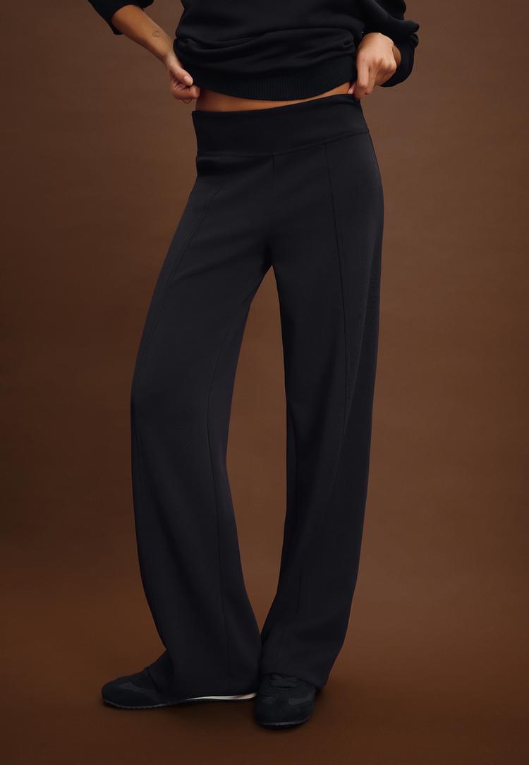 Stradivarius Spodnie jogger z prostymi nogawkami, z przeszyciami, miękkie w dotyku Czarny XS